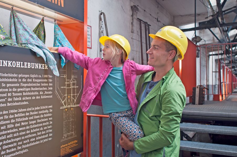 Zertifiziert familienfreundlich: Ein interaktiver Fabrikerlebnisrundgang durch die Energiefabrik Knappenrode begeistert kleine wie auch große Besucher, Foto: Tourismusverband Lausitzer Seenland, Nada Quenzel