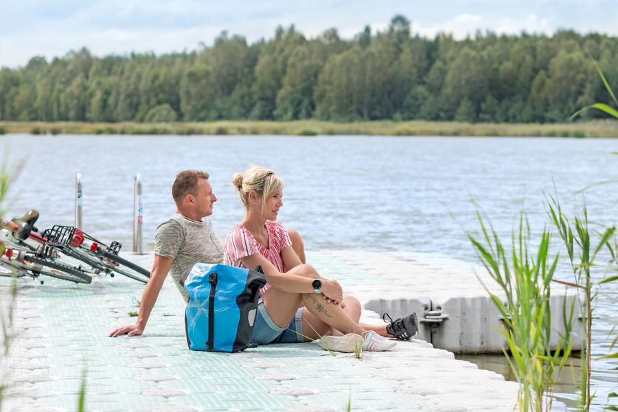 Der Pastlingsee mit umgebendem Naturschutzgebiet bietet zahlreichen Tier- und Pflanzenarten ein Zuhause – und Radlern eine erfrischende Rast mitten im Grünen, Foto: Tourismusverband Lausitzer Seenland, Nada Quenzel 