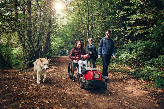 Auf dem Keschdeweg können Rollstuhlfahrer an der Südlichen Weinstraße barrierefrei wandern, Foto: JackSenn, Bildarchiv Südliche Weinstraße e. V.